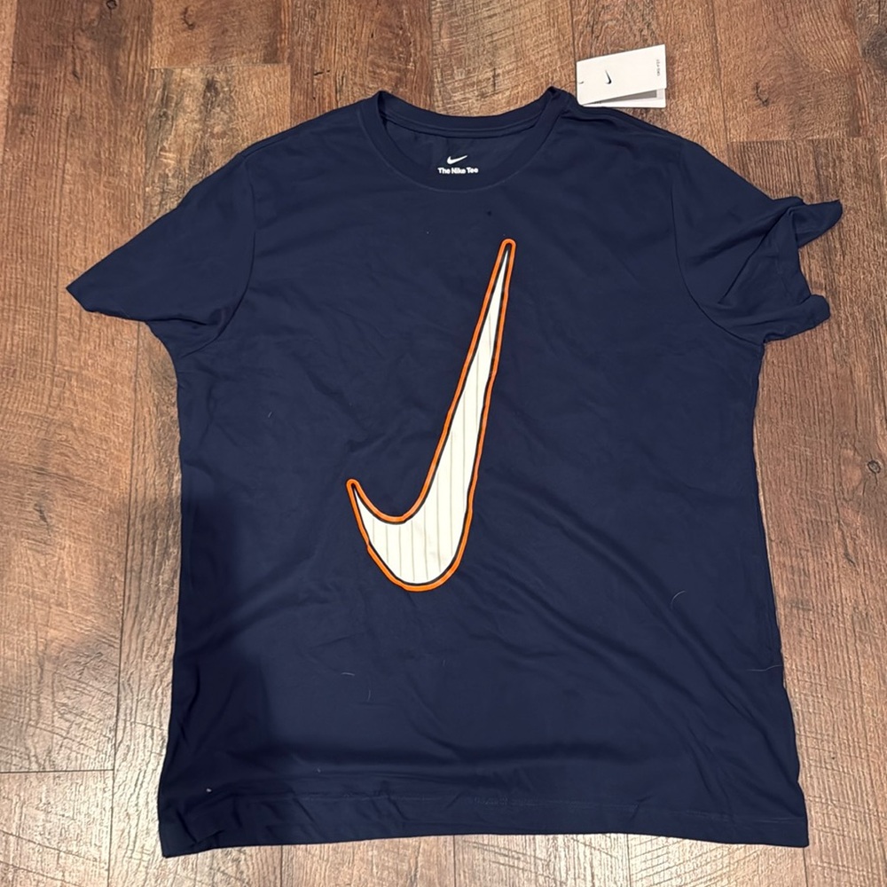 MENS NIKE SWOOSH T SHIRT NWT!!
